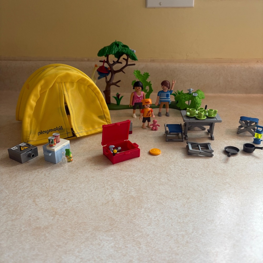 Playmobil Family Camping Trip Playset 2010 Yellow Tent Figures Accessories 5435